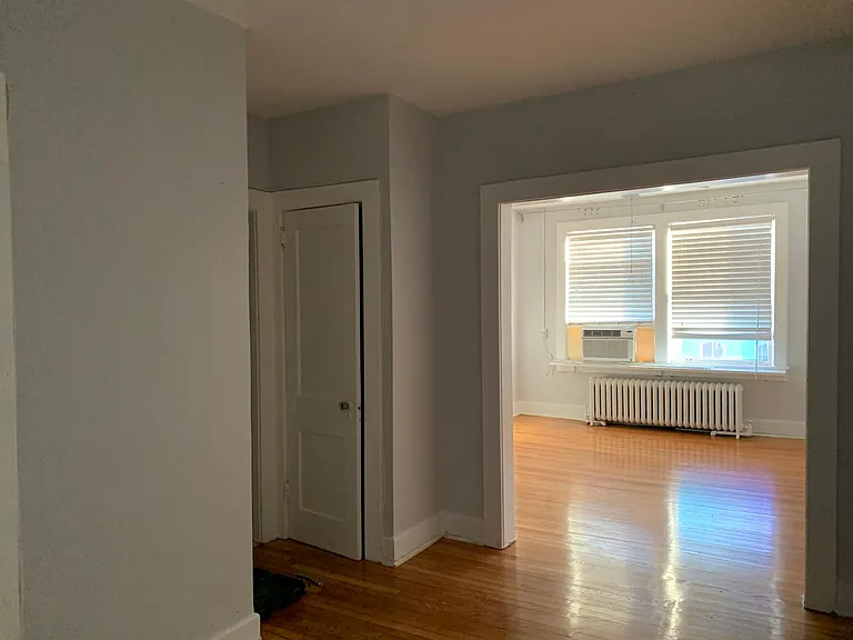 1009 1/2 King St — Photo 2
