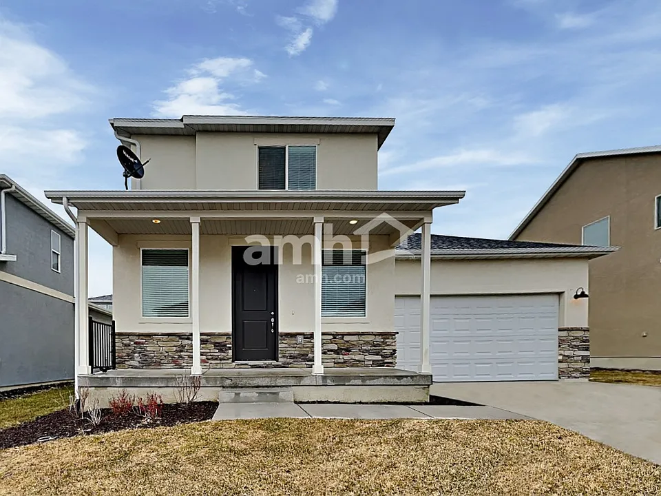 2403 E Surry Way