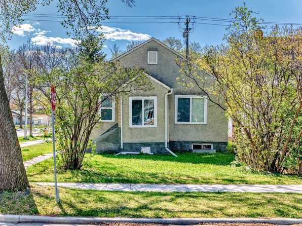 11902 90th St NW, Edmonton, AB T5B 3Y9
