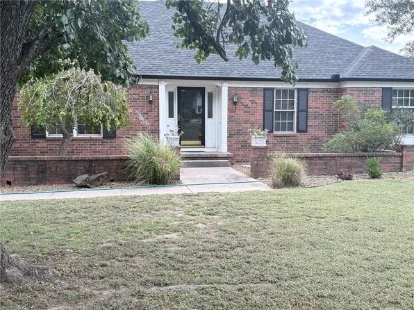2604 Country Club Cir, Independence, KS 67301
