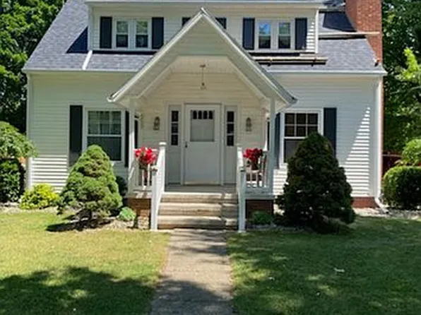 300 Brady St, Chesaning, MI 48616