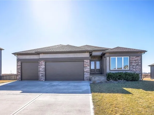 27805 E 134th St, Lake Lotawana, MO 64086