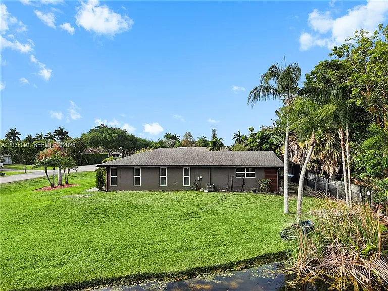 4470 SW 105th Ave — Photo 35