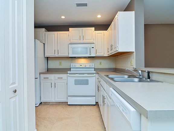 4th image of 634 Arbor Lake Ln