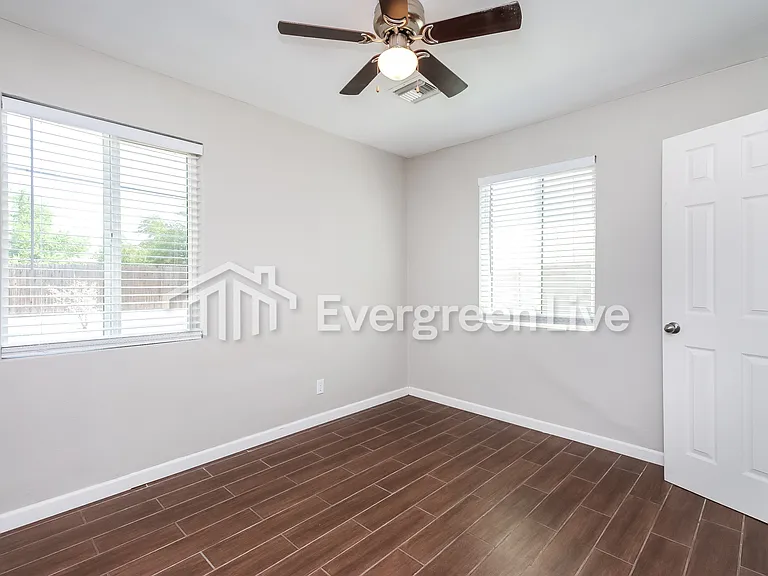 3726 E 25th St — Photo 13