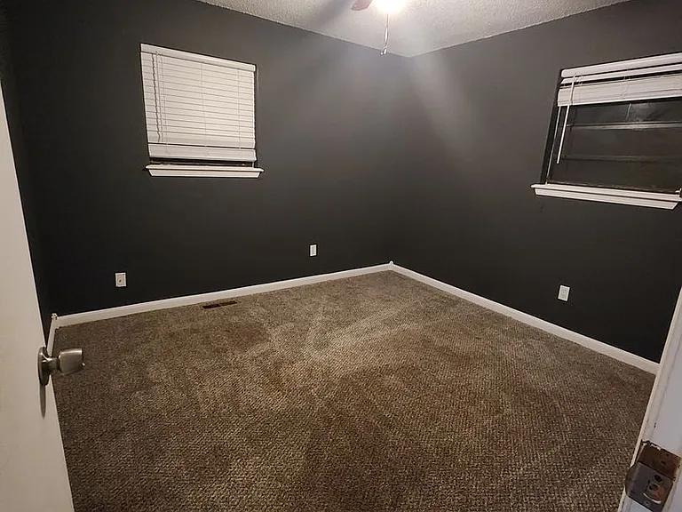 1116 Hawthorne Dr — Photo 8