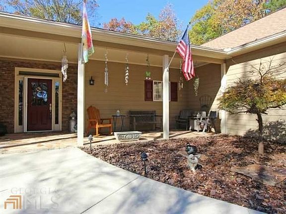 Stunning exterior leads to 3 bedroom, 2 bath home!