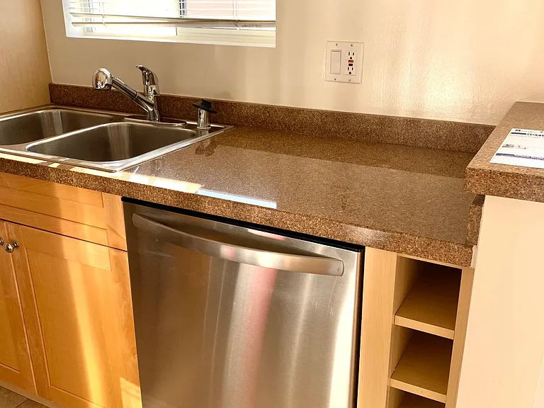 962 Granville Ave #9 — Photo 15