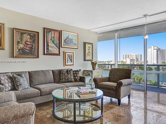 5th image of 900 Bay Dr APT 522