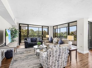 11 Bluebill Ave APT 201, Naples, FL 34108