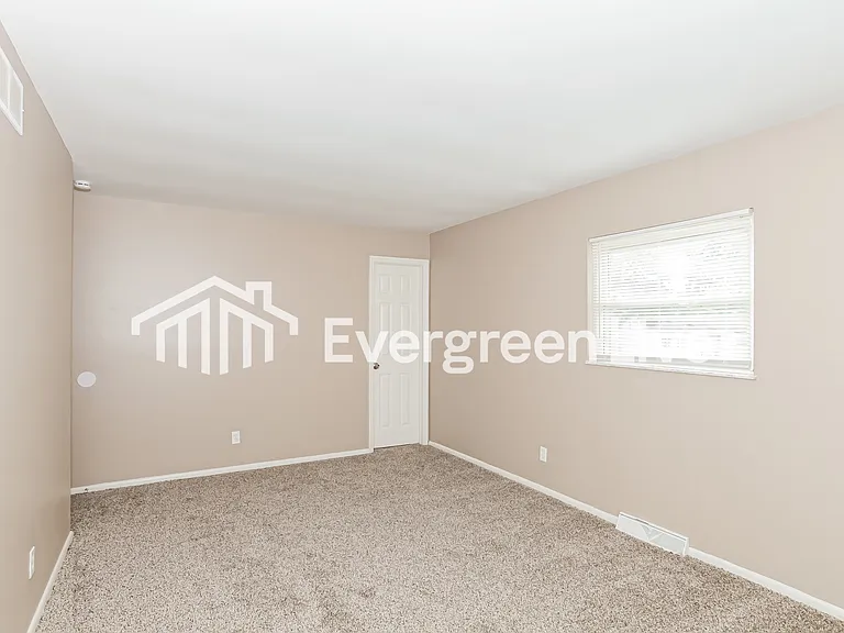 2424 Ambassador Dr — Photo 10