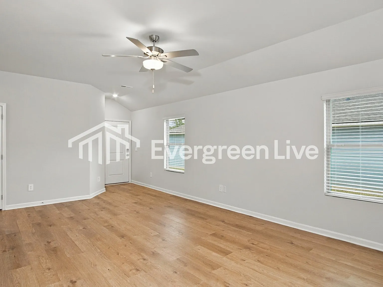 3 bed, 2.0 bath, 1248 sqft, $1,420 — Photo 3