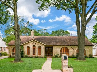 2734 Manila Ln, Houston, TX 77043
