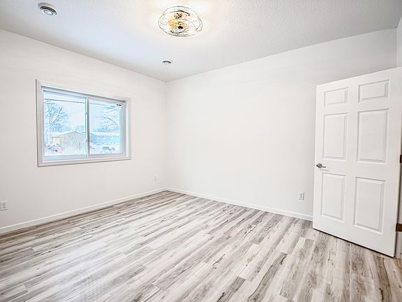 5th image of 14755 Ryan St