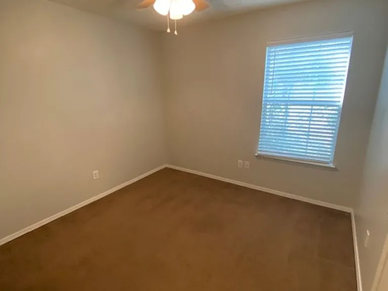 3194 W Parkway Dr — Photo 12