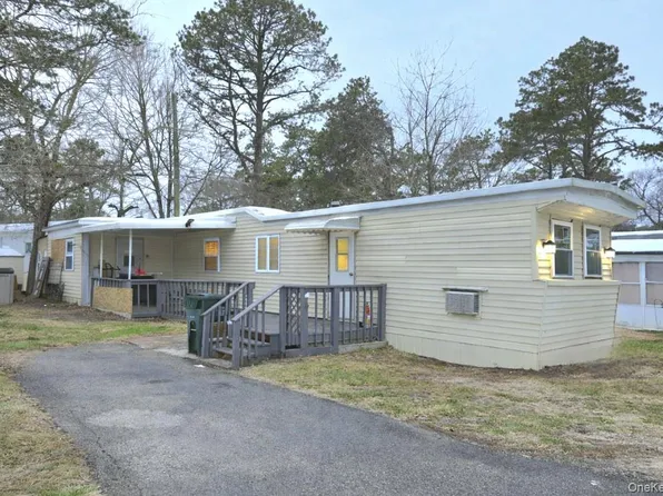 525 Riverleigh Ave Unit C7, Riverhead, NY 11901