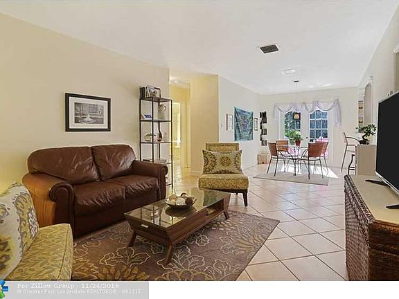 5th image of 842 SW 17th St