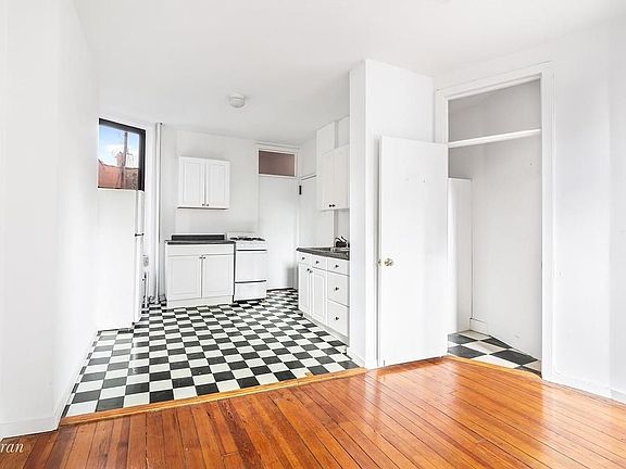 5th image of 349 W 44th St APT 5FW