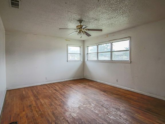 4th image of 306 E Buckley St