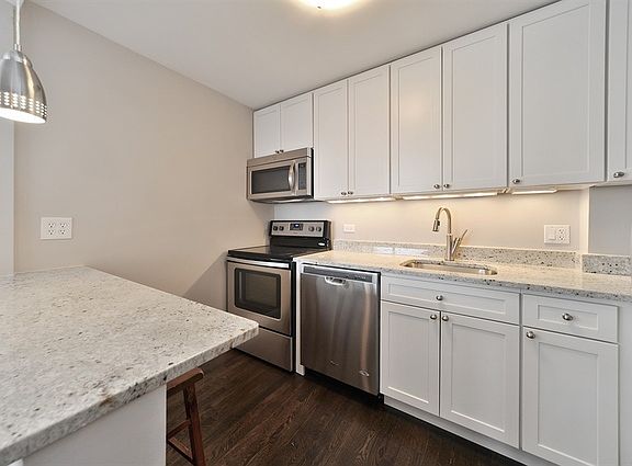3rd image of 1455 N Sandburg Ter APT 1609