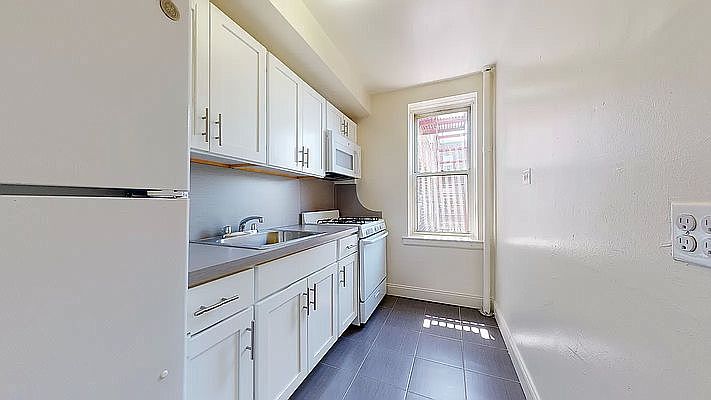 2nd image of 2049 20th Ln APT 2F