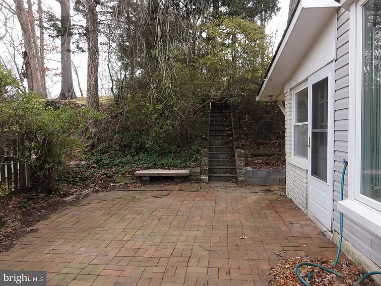 7029 Woodley Ln — Photo 3