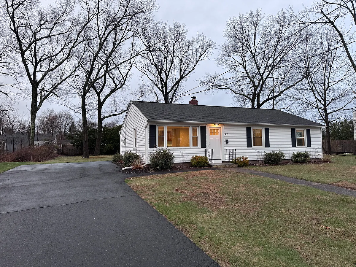 Building Photo - 435 Elmwood Dr