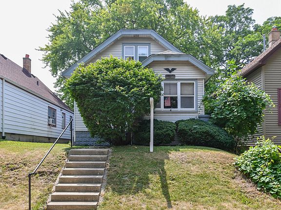 2nd image of 1901 E Hillcrest AVENUE