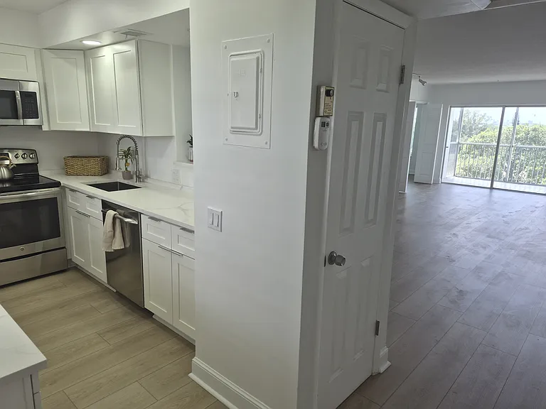 3050 N Palm Aire Dr #702 — Photo 10