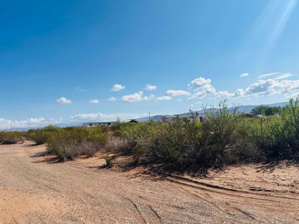 31 Canary Ln, Alamogordo, NM 88310