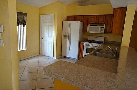 3rd image of 12250 Woodglen Cir
