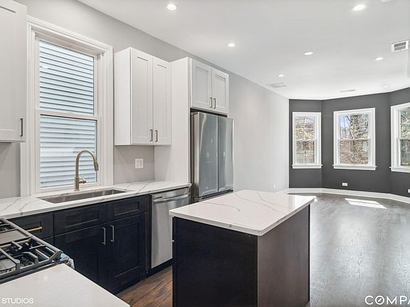 4th image of 1138 W Wellington Ave #2