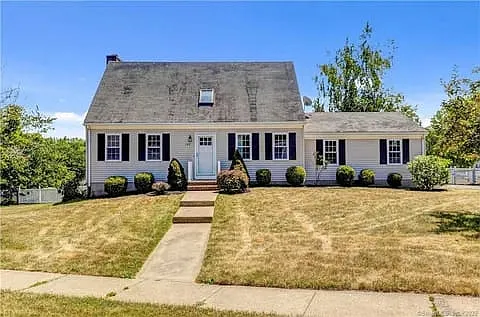 4 bed, 1951 sqft, $2,650 — Photo 2