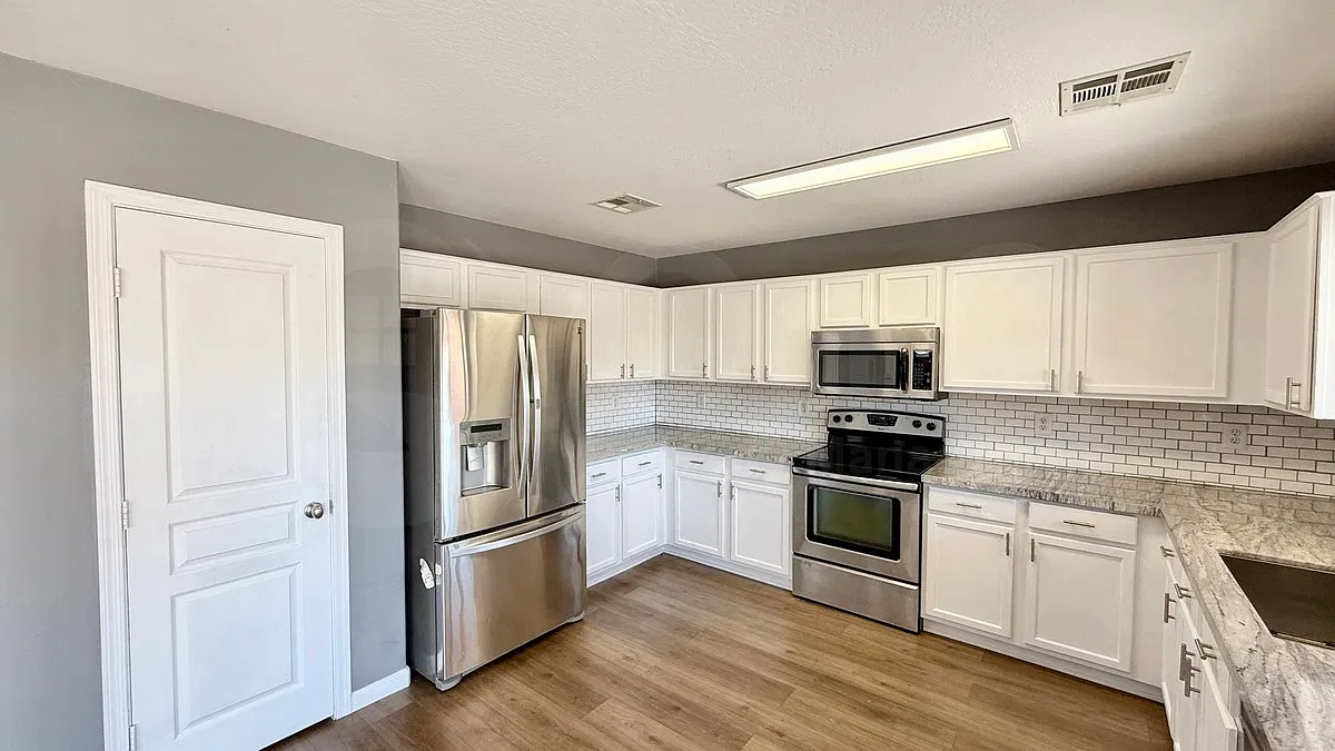 3 bed, 2.5 bath, 2059 sqft, $2,000 — Photo 4