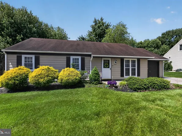 227 Tenby Chase Dr, Delran, NJ 08075