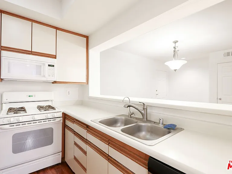 1440 Rexford Dr #105 — Photo 4