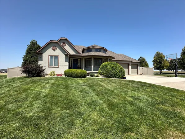 1306 University Dr, Dodge City, KS 67801