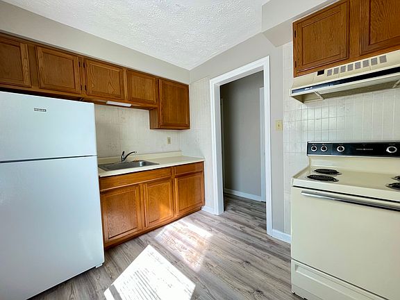 2nd image of 460 Woodward Ave #13