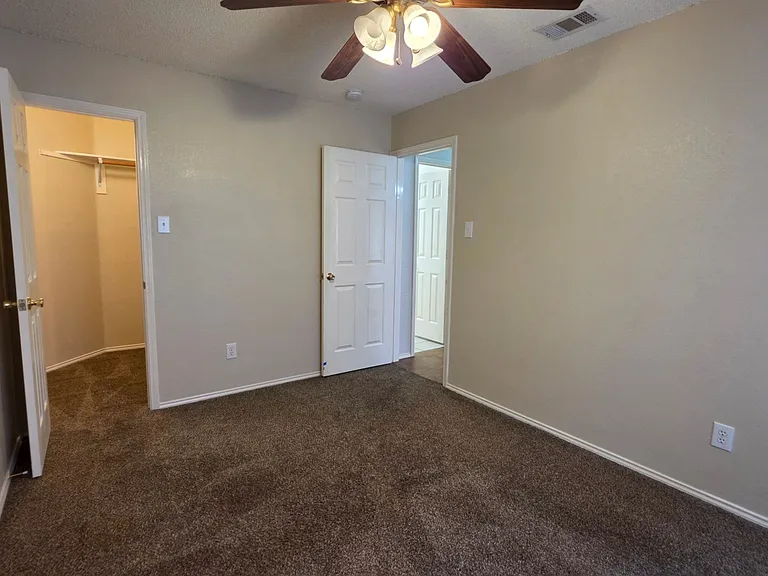 1268 Topeka Dr — Photo 30