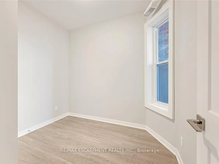 657 Barton St E #302 — Photo 12