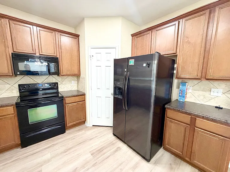 6404 Mundo Dr — Photo 6