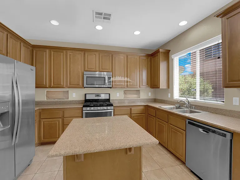 680 Forest Peak St — Photo 11