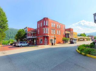 301 Temple St, Hinton, WV 25951