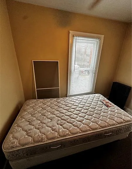 990 Oakland Ave apt A Bedroom pic 2_07162025