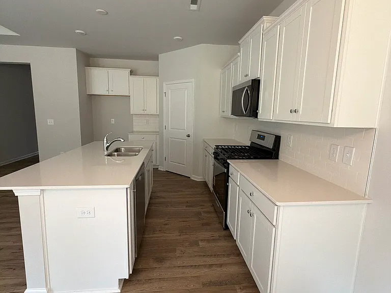 7024 Barbara Jean Ln — Photo 8