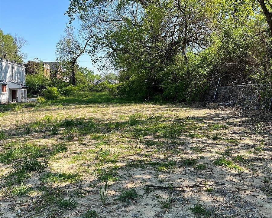 2nd image of 5937 Julian Ave