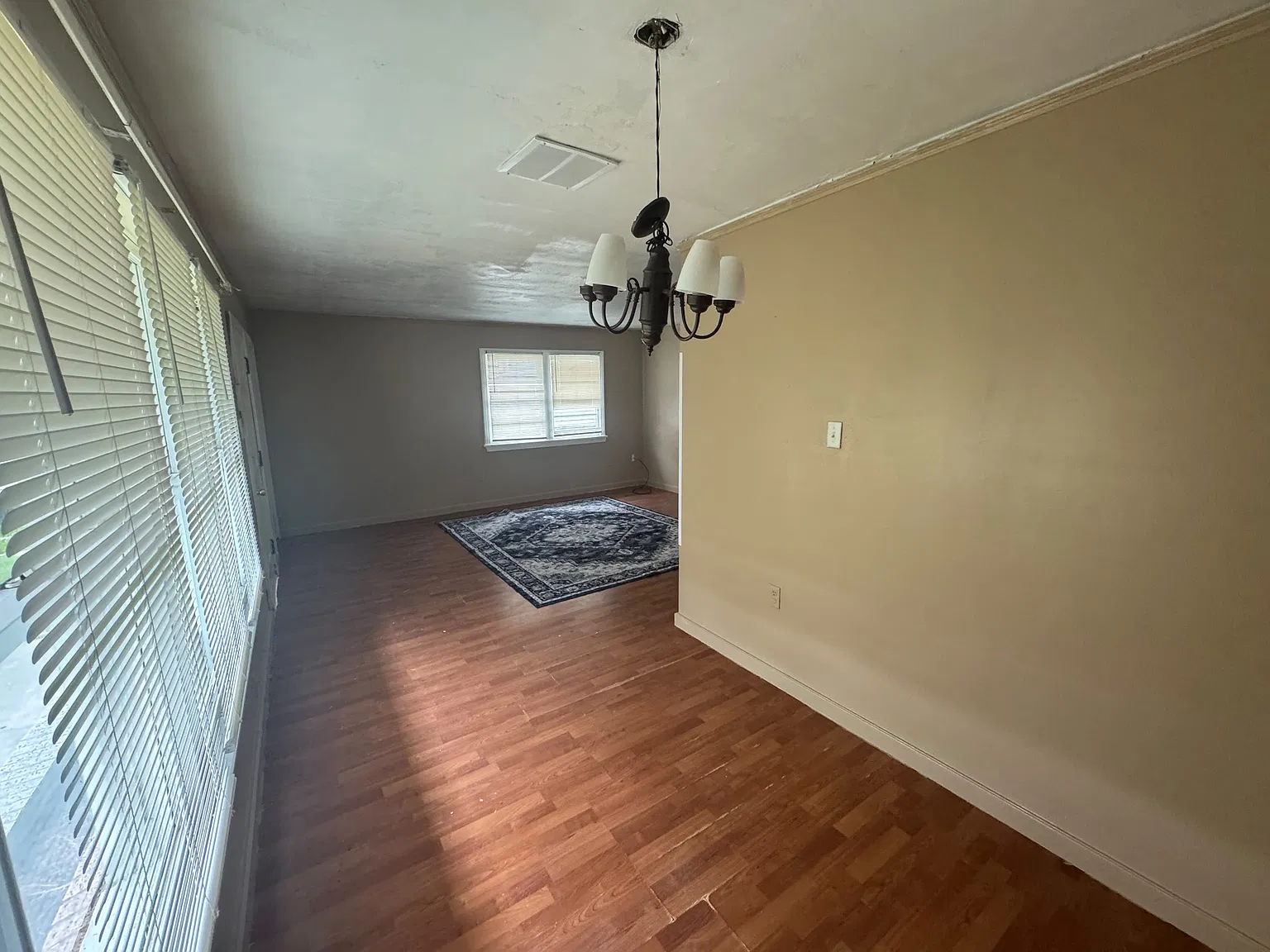 3 bed, 1380 sqft, $1,590 — Photo 2