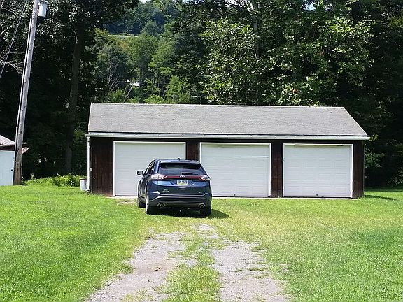 3 car oversized garage.