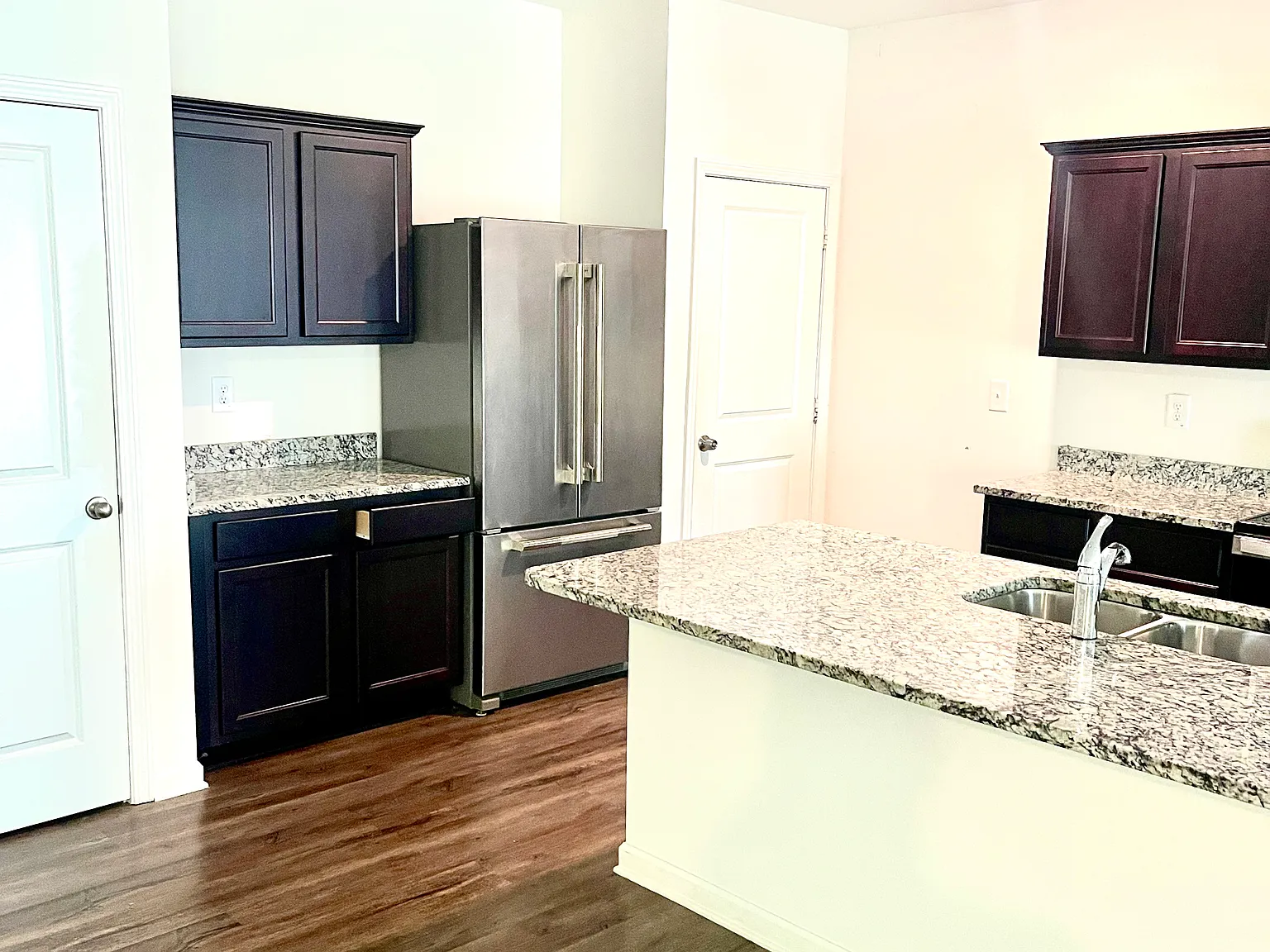 3 bed, 1882 sqft, $2,250 — Photo 3