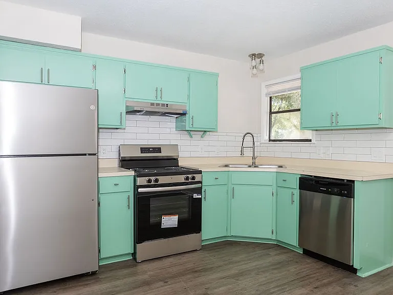 107 Hampton Dr — Photo 5